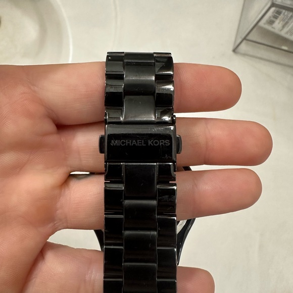 Michael Kors Matte black watch - Picture 3 of 3